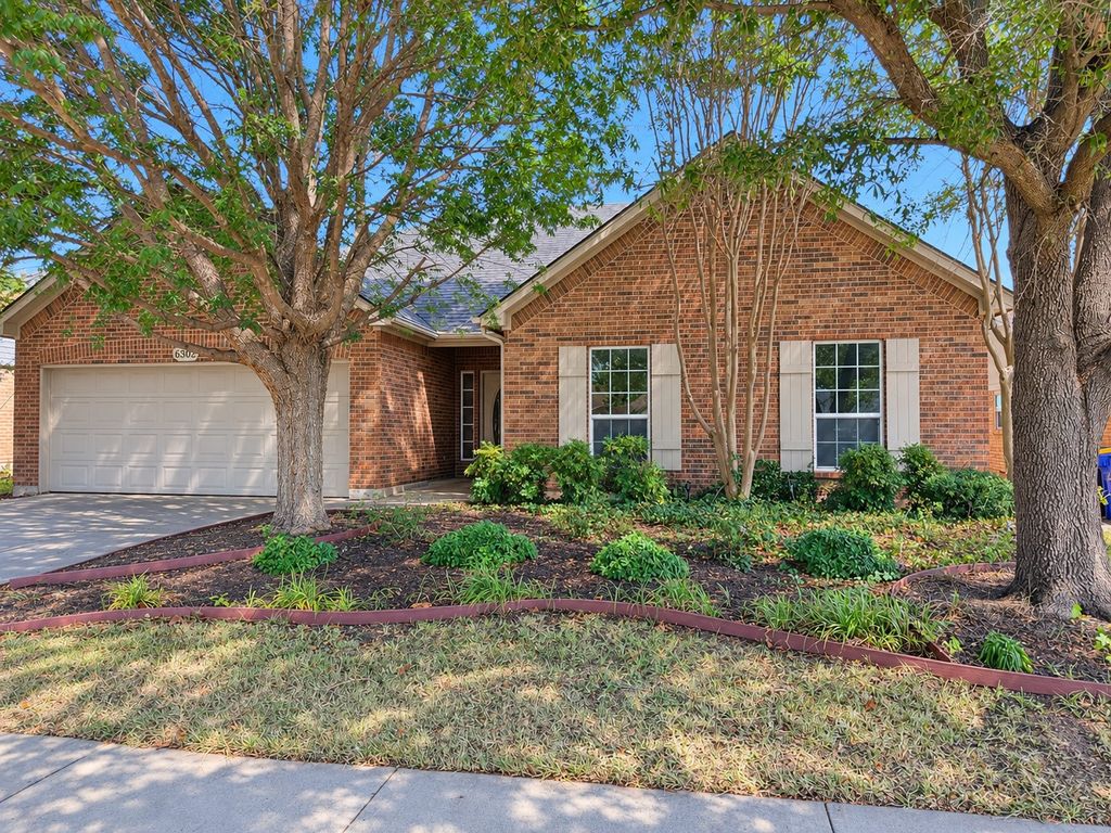 6549 Blue Grass Drive, Watauga, TX 76148 — exterior