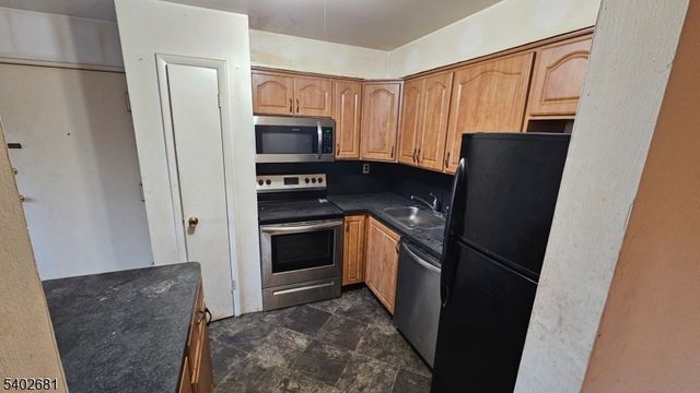 412 Broad Way 32B, Passaic City, NJ 07055