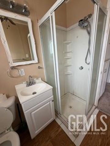 135 E Orange Avenue, Shafter, CA 93263