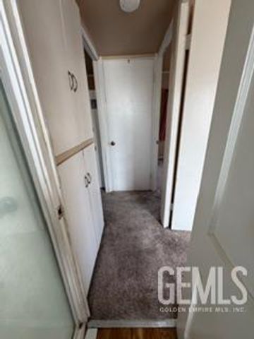 135 E Orange Avenue, Shafter, CA 93263