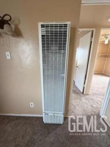 135 E Orange Avenue, Shafter, CA 93263