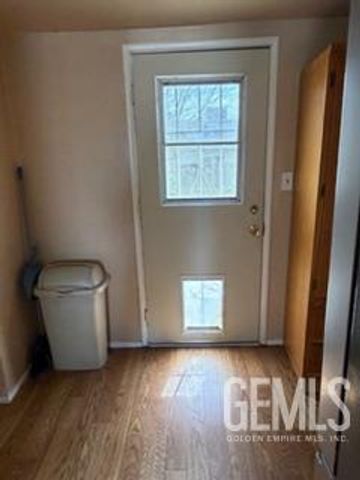 135 E Orange Avenue, Shafter, CA 93263