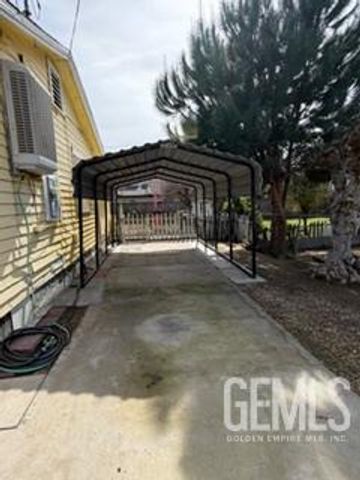 135 E Orange Avenue, Shafter, CA 93263