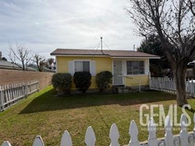 135 E Orange Avenue, Shafter, CA 93263