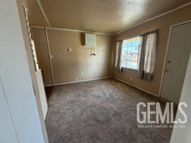 135 E Orange Avenue, Shafter, CA 93263