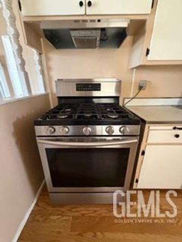 135 E Orange Avenue, Shafter, CA 93263