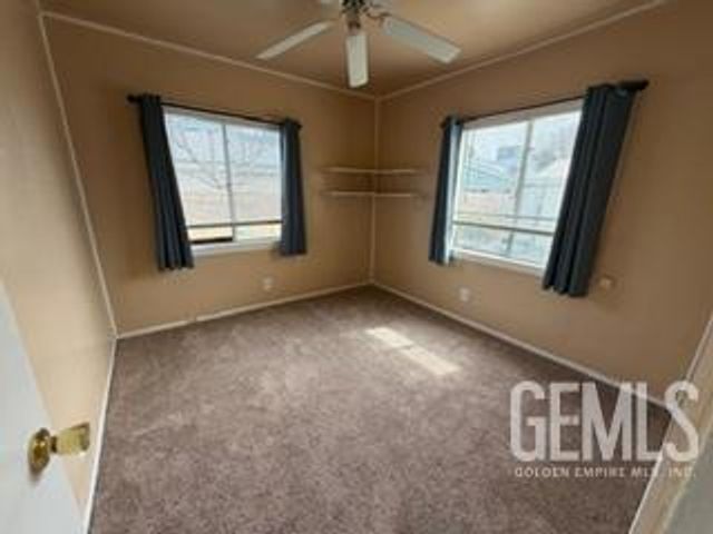 135 E Orange Avenue, Shafter, CA 93263