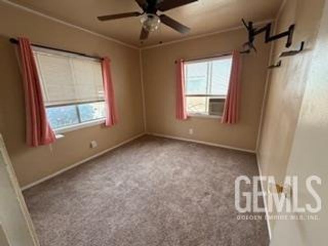 135 E Orange Avenue, Shafter, CA 93263