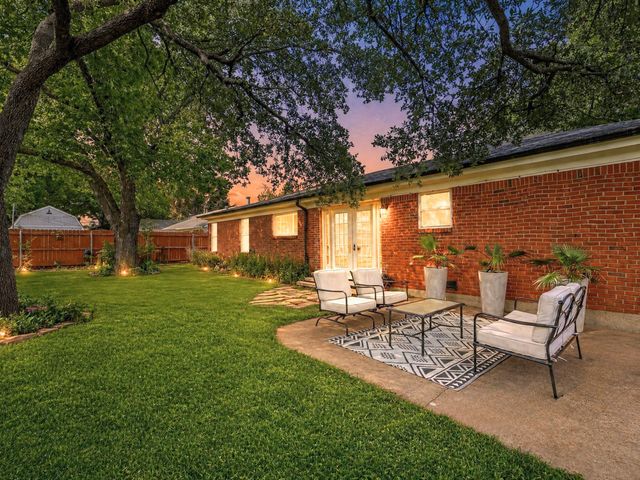 1217 Park Center Street, Benbrook, TX 76126