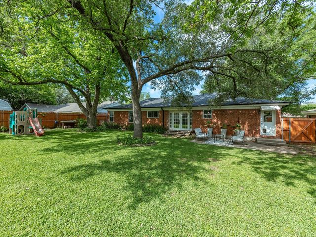 1217 Park Center Street, Benbrook, TX 76126