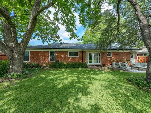 1217 Park Center Street, Benbrook, TX 76126