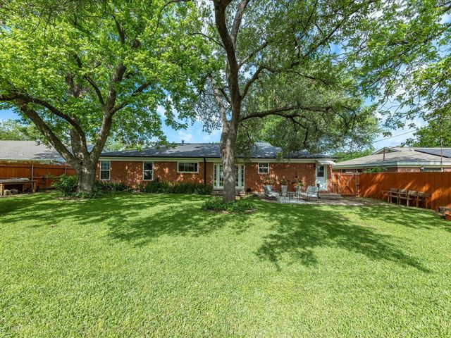 1217 Park Center Street, Benbrook, TX 76126