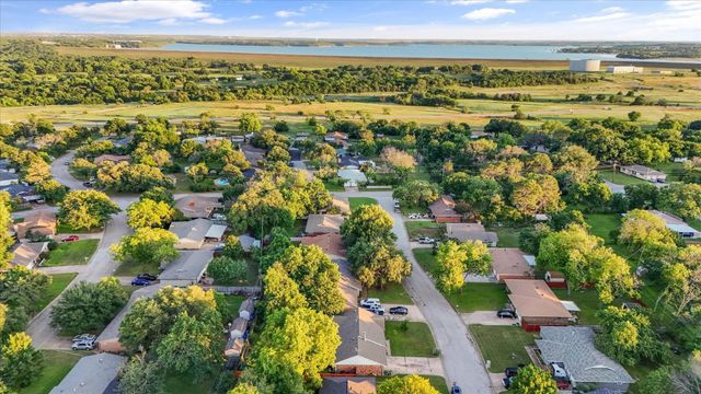 1217 Park Center Street, Benbrook, TX 76126