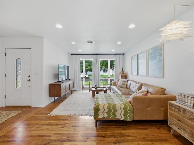 1217 Park Center Street, Benbrook, TX 76126