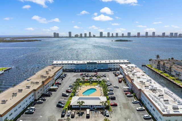 100 Shore Court 105, North Palm Beach, FL 33408