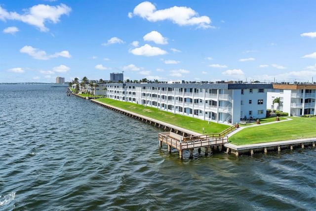 100 Shore Court 105, North Palm Beach, FL 33408