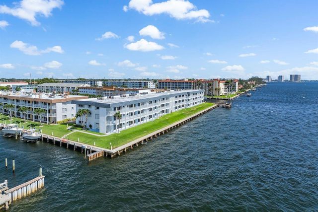 100 Shore Court 105, North Palm Beach, FL 33408