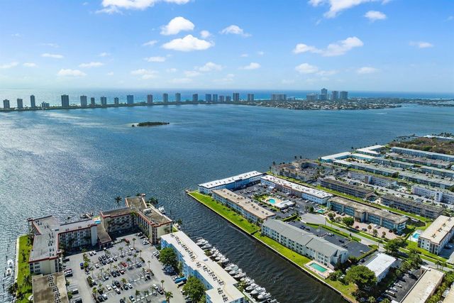 100 Shore Court 105, North Palm Beach, FL 33408