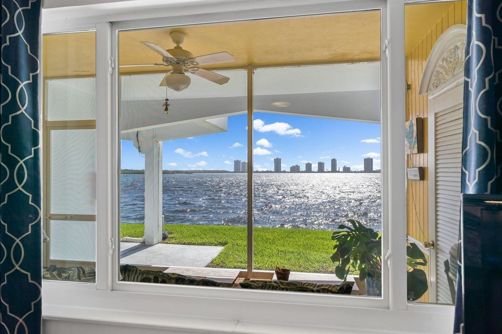 100 Shore Court 105, North Palm Beach, FL 33408