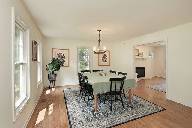 1768 White Fence Lane, Libertyville, IL 60048