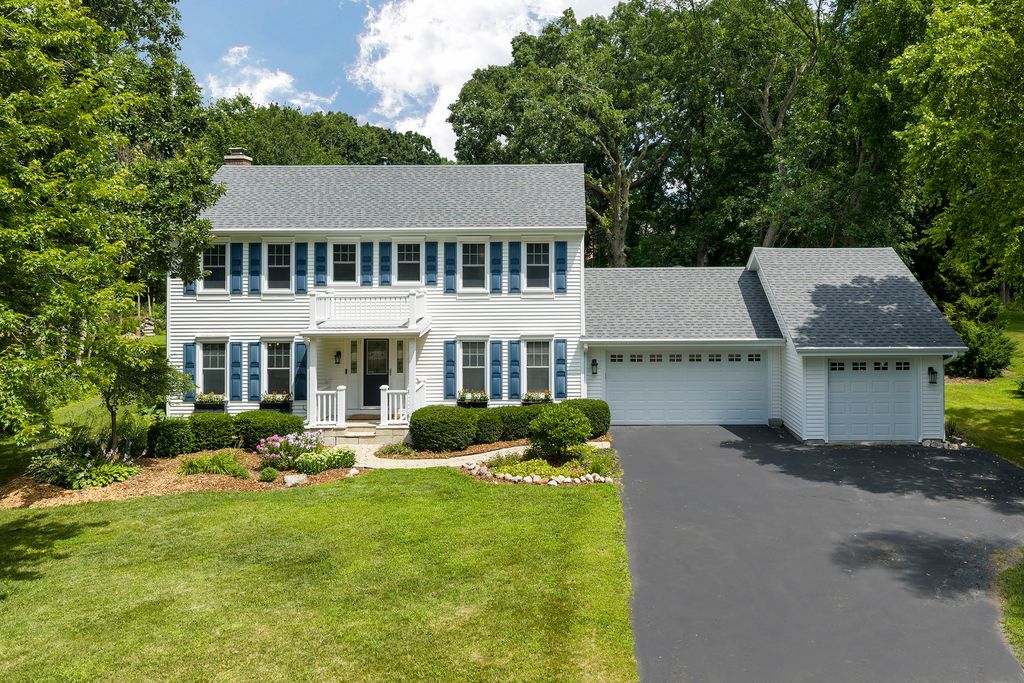 1768 White Fence Lane, Libertyville, IL 60048