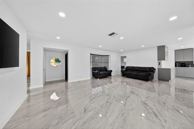 4390 NW 38th Avenue, Fort Lauderdale, FL 33309