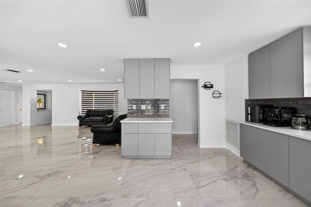 4390 NW 38th Avenue, Fort Lauderdale, FL 33309