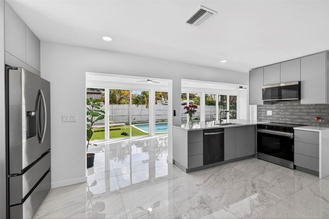 4390 NW 38th Avenue, Fort Lauderdale, FL 33309