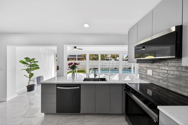 4390 NW 38th Avenue, Fort Lauderdale, FL 33309