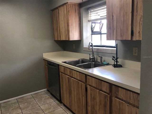 625 E 8TH AVENUE, Mount Dora, FL 32757
