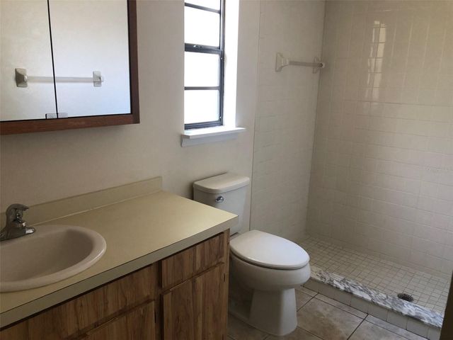 625 E 8TH AVENUE, Mount Dora, FL 32757