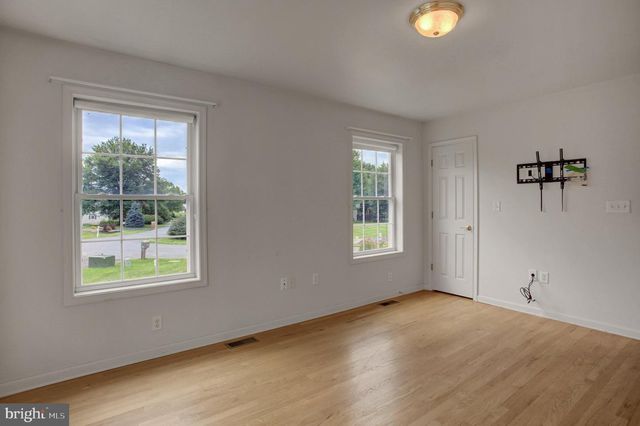 10305 CANDURA DR, Waynesboro, PA 17268