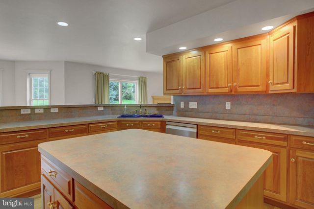 10305 CANDURA DR, Waynesboro, PA 17268