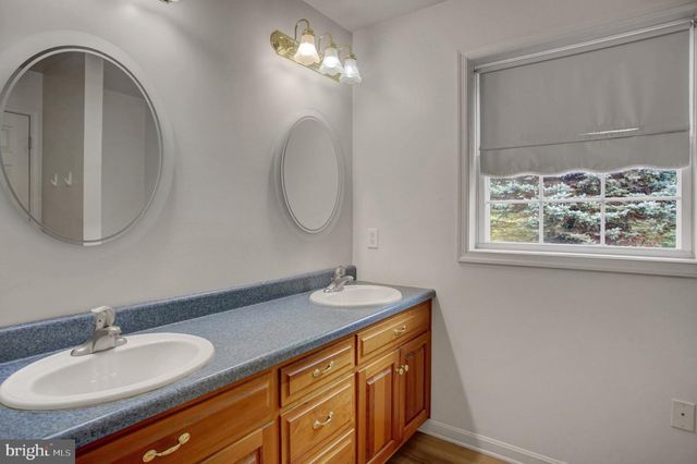 10305 CANDURA DR, Waynesboro, PA 17268
