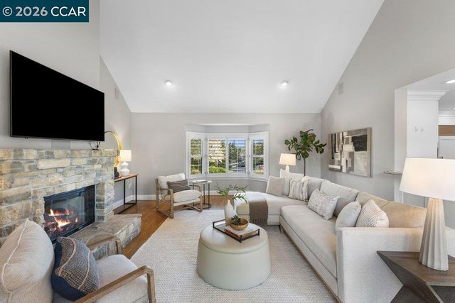 10 Crownridge Dr, Danville, CA 94506