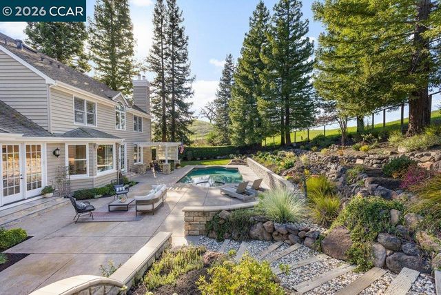 10 Crownridge Dr, Danville, CA 94506