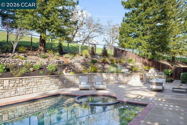 10 Crownridge Dr, Danville, CA 94506