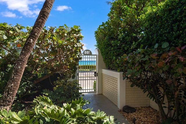 100 ROYAL PALM Way D2, Palm Beach, FL 33480