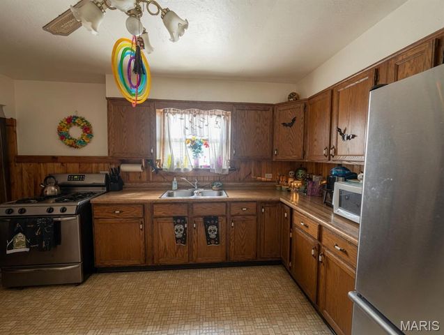 931 Neidringhaus Avenue, Granite City, IL 62040