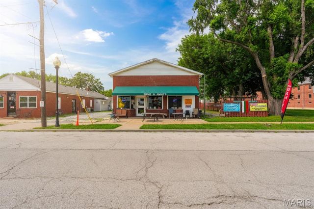 931 Neidringhaus Avenue, Granite City, IL 62040