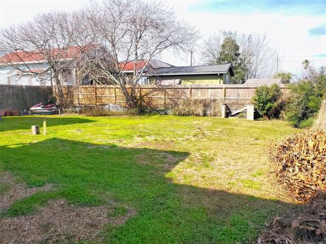 2116 Grover Avenue, Galveston, TX 77551