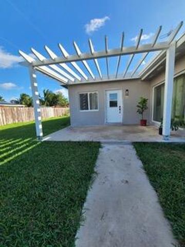 1351 W Mango Street A, Lantana, FL 33462
