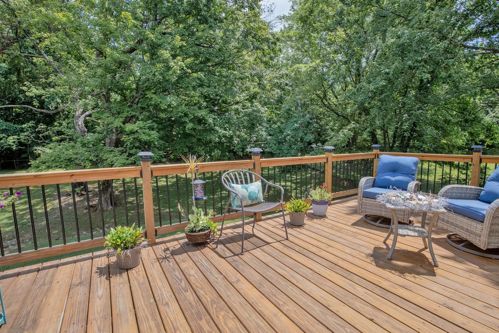 337 W Overhill Dr, Old Hickory, TN 37138
