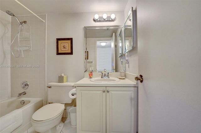 2228 N Cypress Bend Dr 103, Pompano Beach, FL 33069