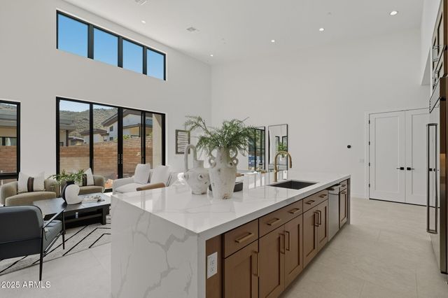 14173 E HIGHLAND Avenue, Fountain Hills, AZ 85268