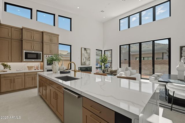 14173 E HIGHLAND Avenue, Fountain Hills, AZ 85268