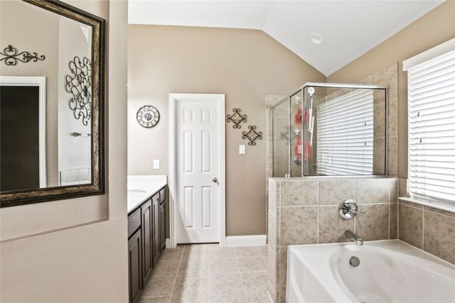 1005 Kettlewood Drive, Justin, TX 76247