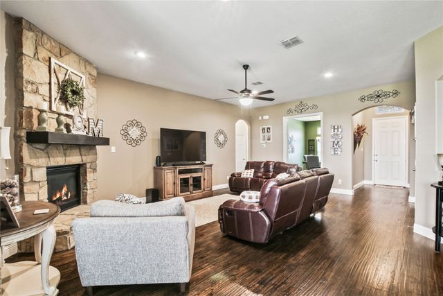 1005 Kettlewood Drive, Justin, TX 76247