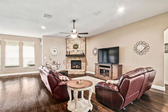1005 Kettlewood Drive, Justin, TX 76247