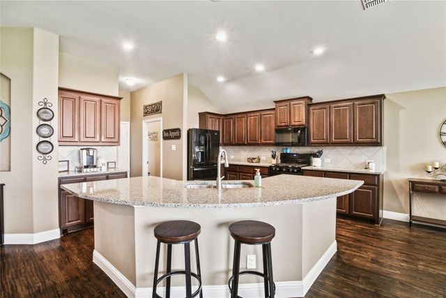 1005 Kettlewood Drive, Justin, TX 76247